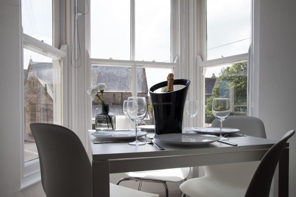 Stunning 2 Bed Apartment With Sea Views, ペンザンス エクステリア 写真