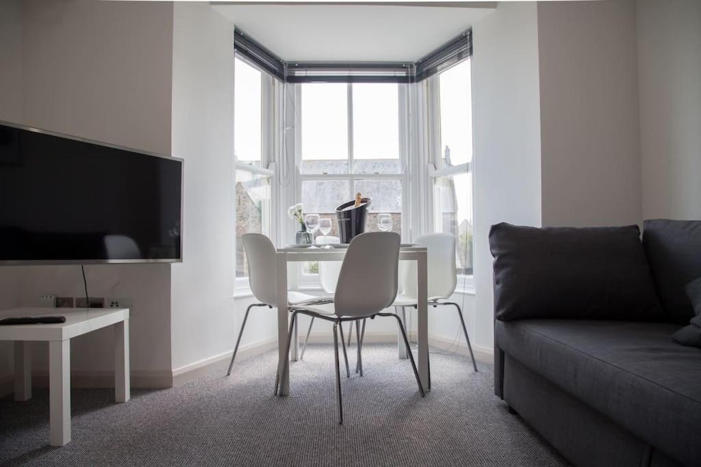 Stunning 2 Bed Apartment With Sea Views, ペンザンス エクステリア 写真
