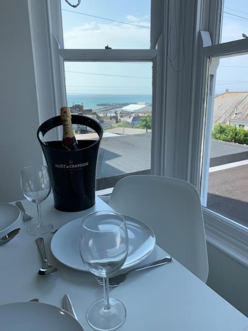 Stunning 2 Bed Apartment With Sea Views, ペンザンス エクステリア 写真